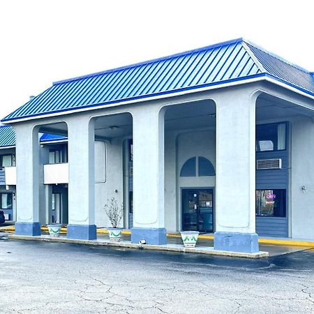 Rodeway Inn & Suites Plymouth Hwy 64 Extérieur photo