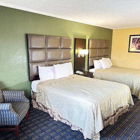 Rodeway Inn & Suites Plymouth Hwy 64 Extérieur photo