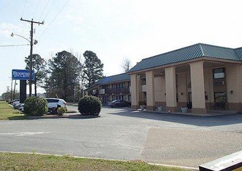 Rodeway Inn & Suites Plymouth Hwy 64 Extérieur photo