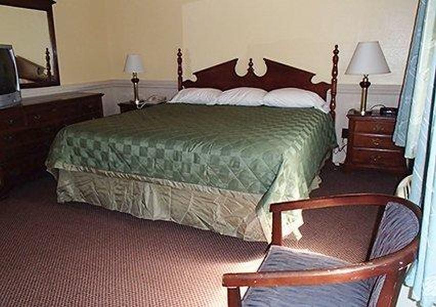 Rodeway Inn & Suites Plymouth Hwy 64 Extérieur photo