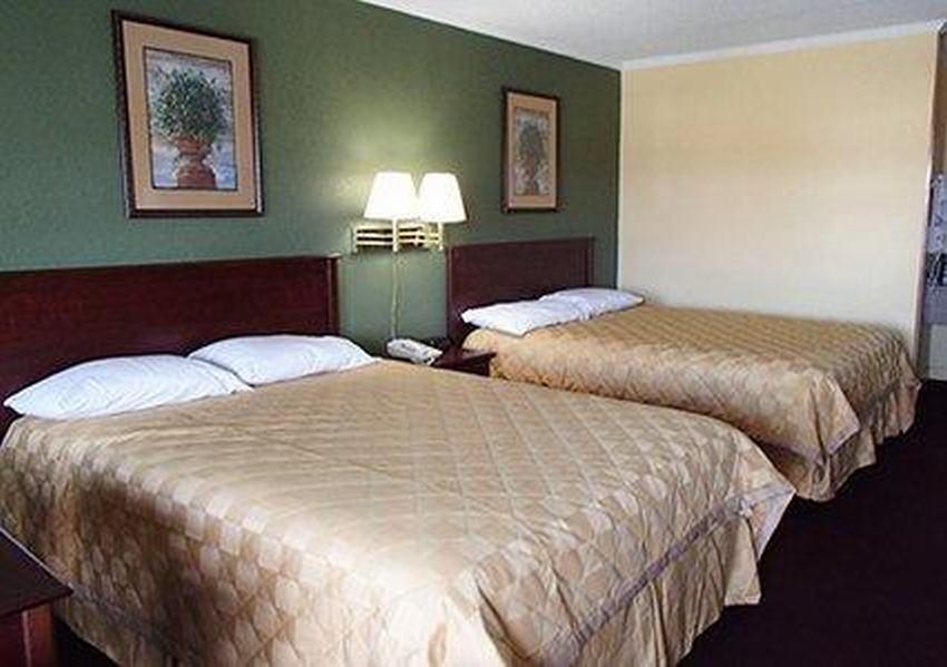 Rodeway Inn & Suites Plymouth Hwy 64 Extérieur photo