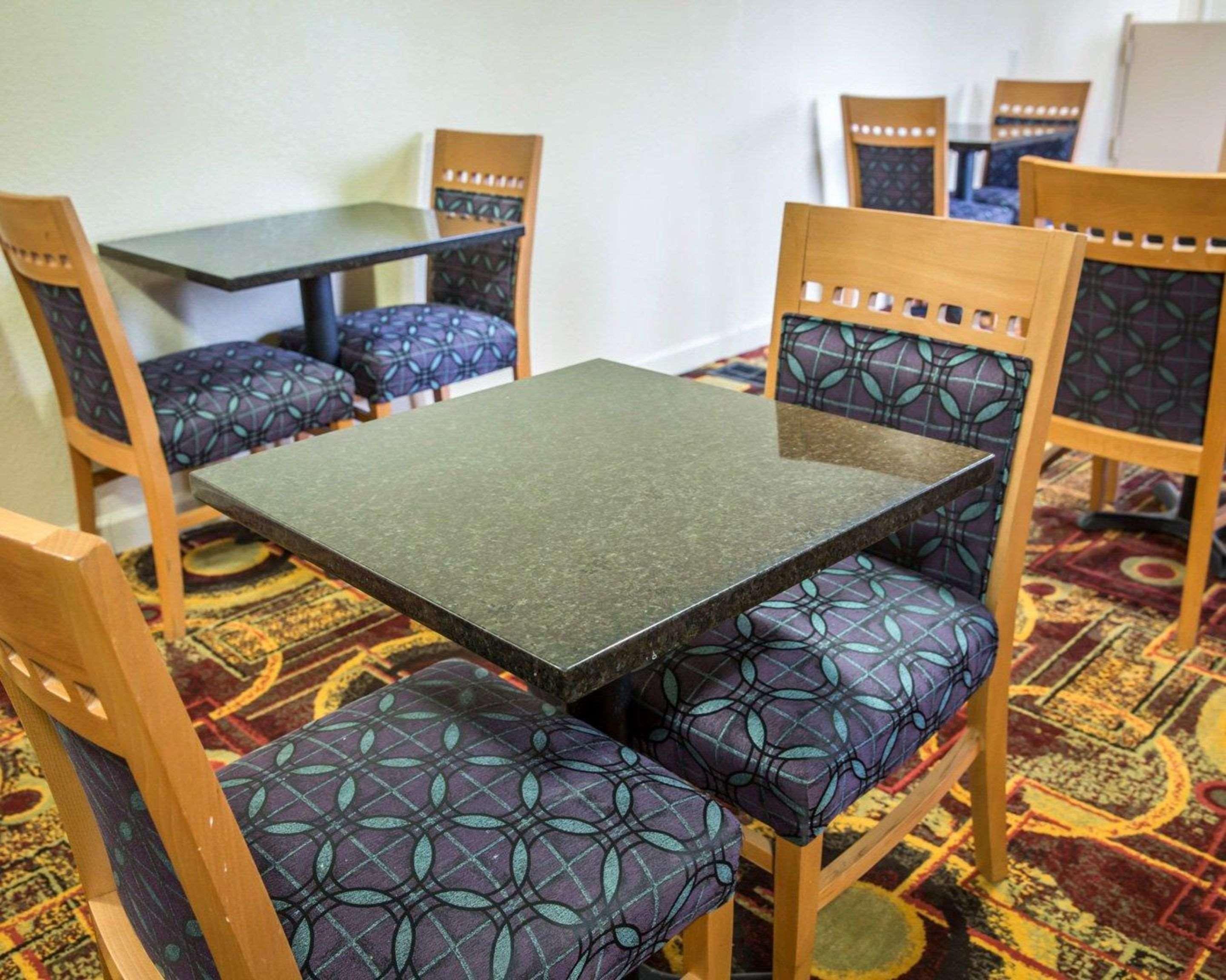 Rodeway Inn & Suites Plymouth Hwy 64 Extérieur photo