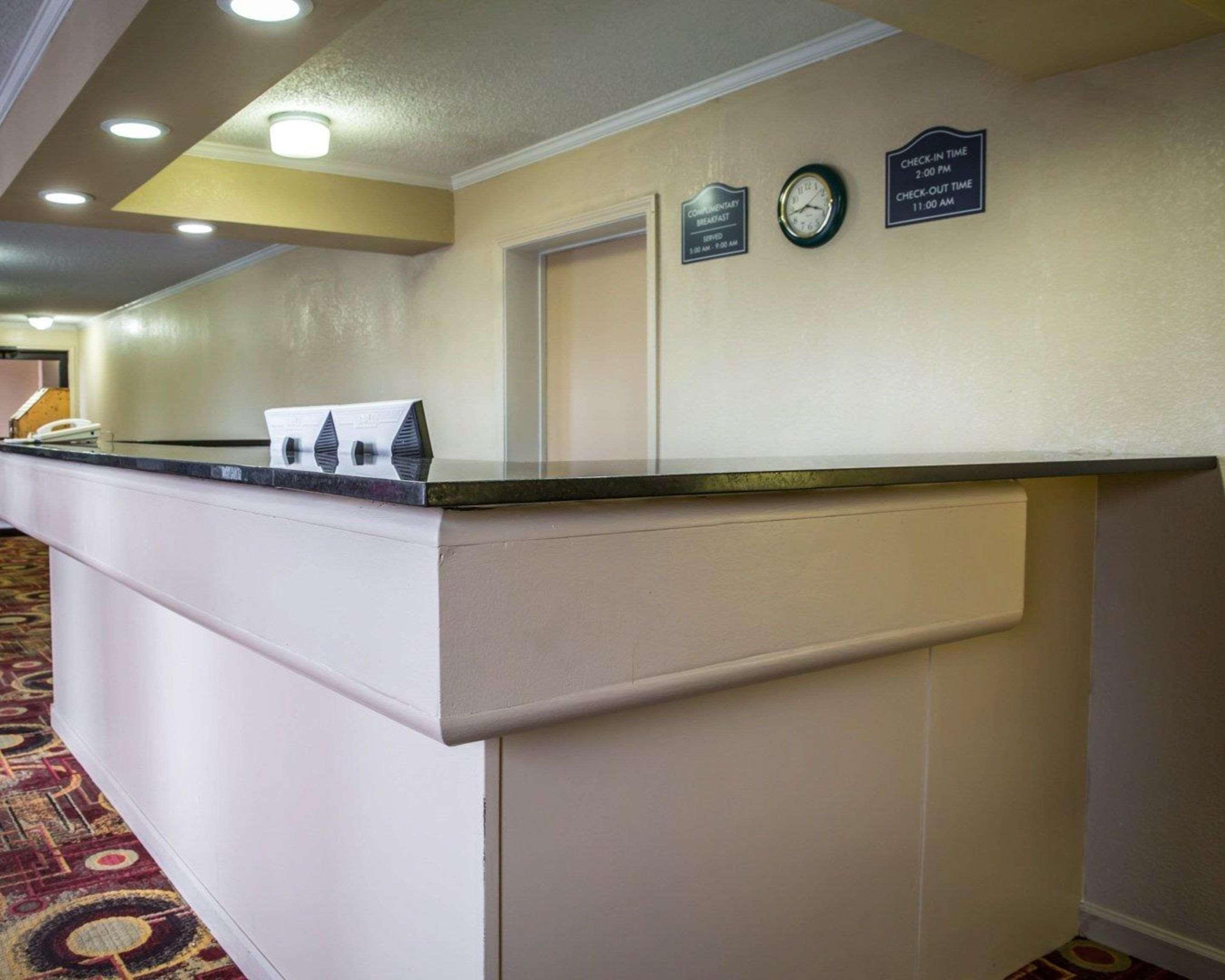 Rodeway Inn & Suites Plymouth Hwy 64 Extérieur photo