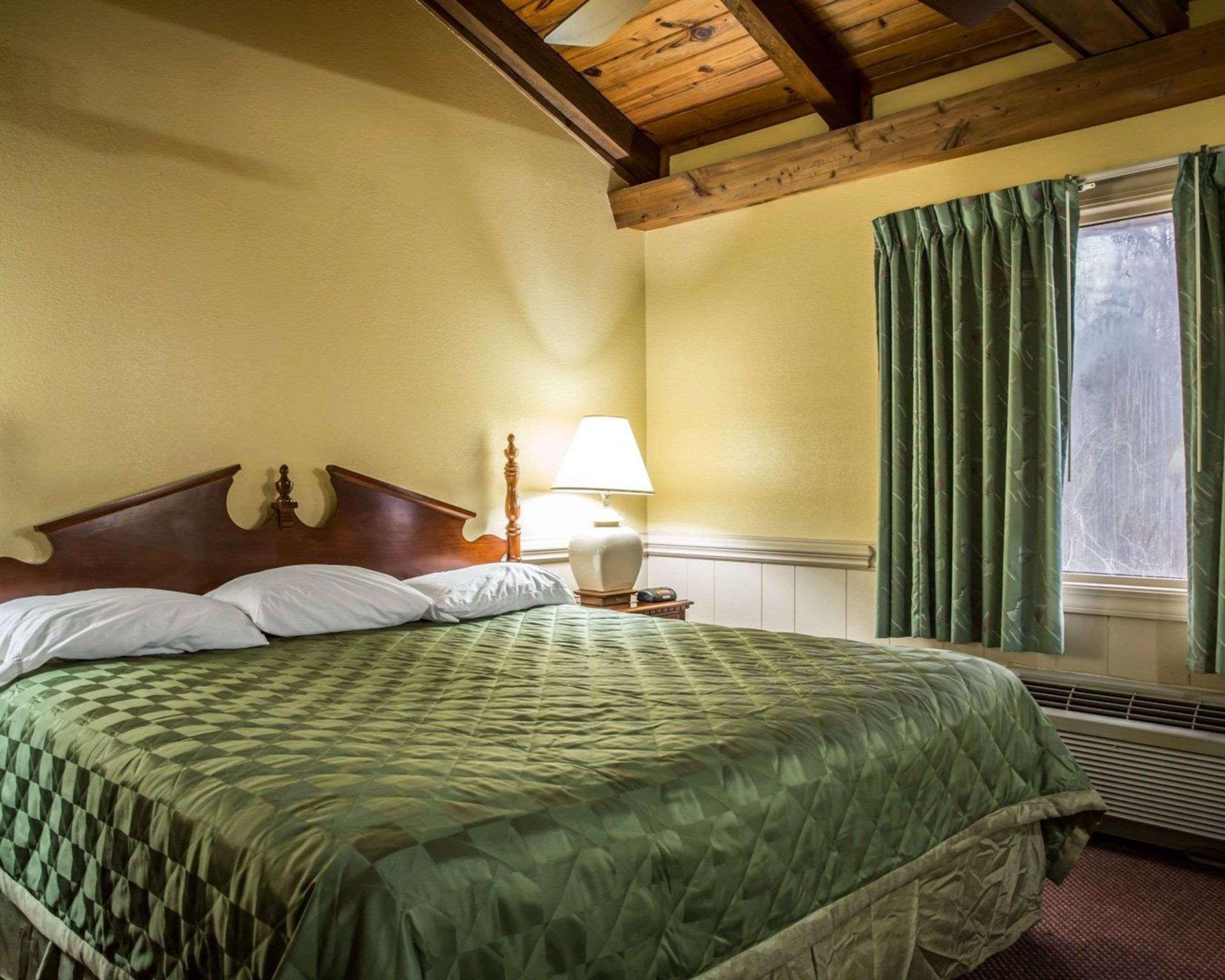 Rodeway Inn & Suites Plymouth Hwy 64 Extérieur photo