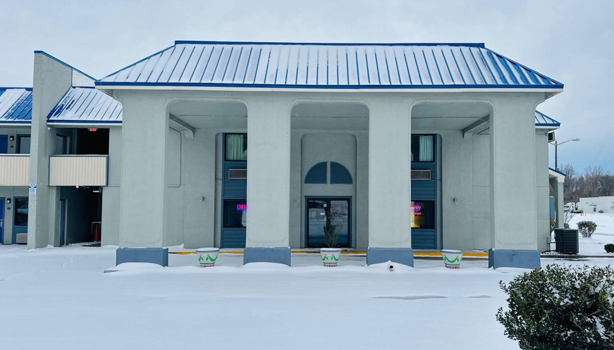 Rodeway Inn & Suites Plymouth Hwy 64 Extérieur photo