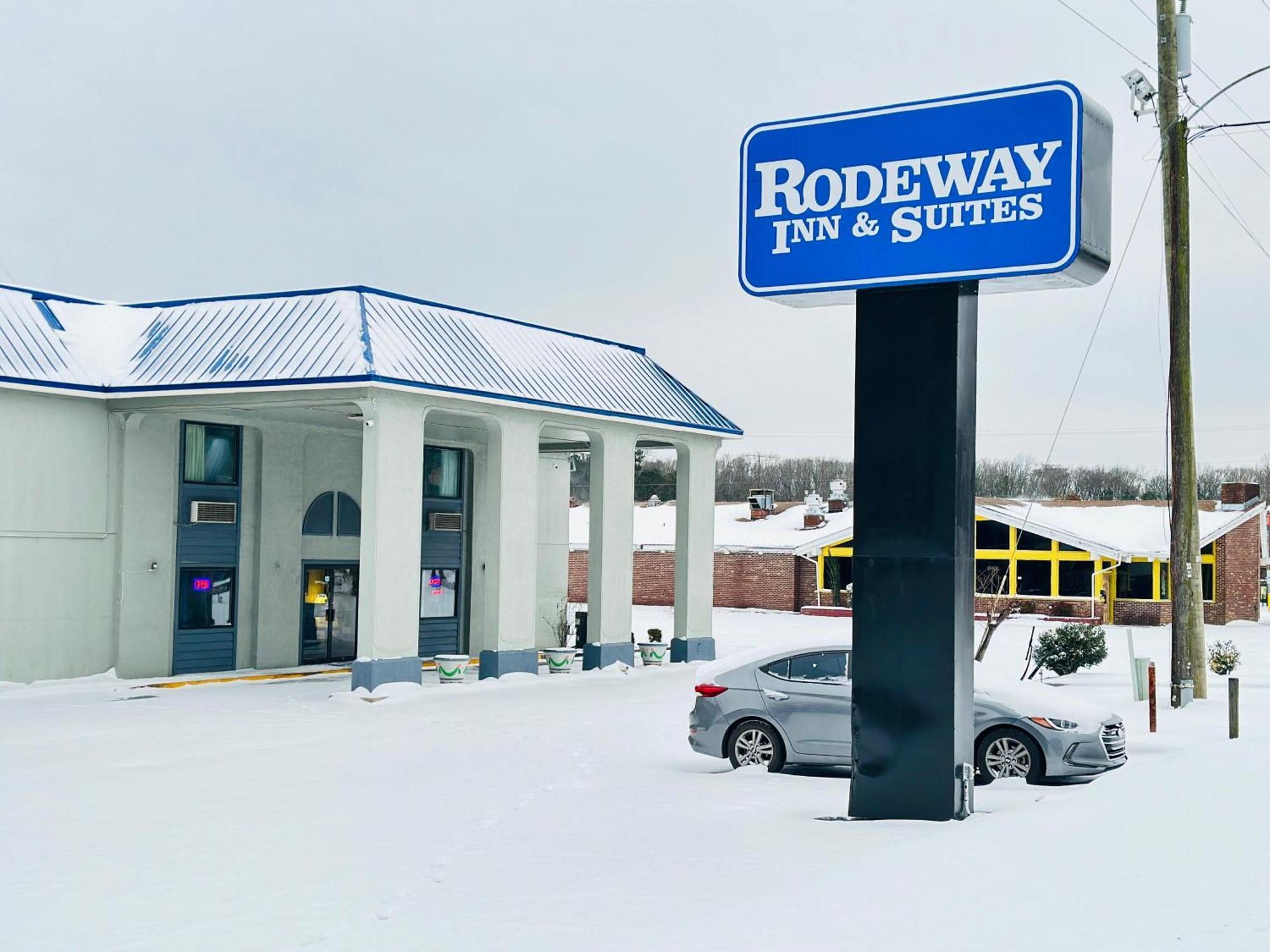 Rodeway Inn & Suites Plymouth Hwy 64 Extérieur photo