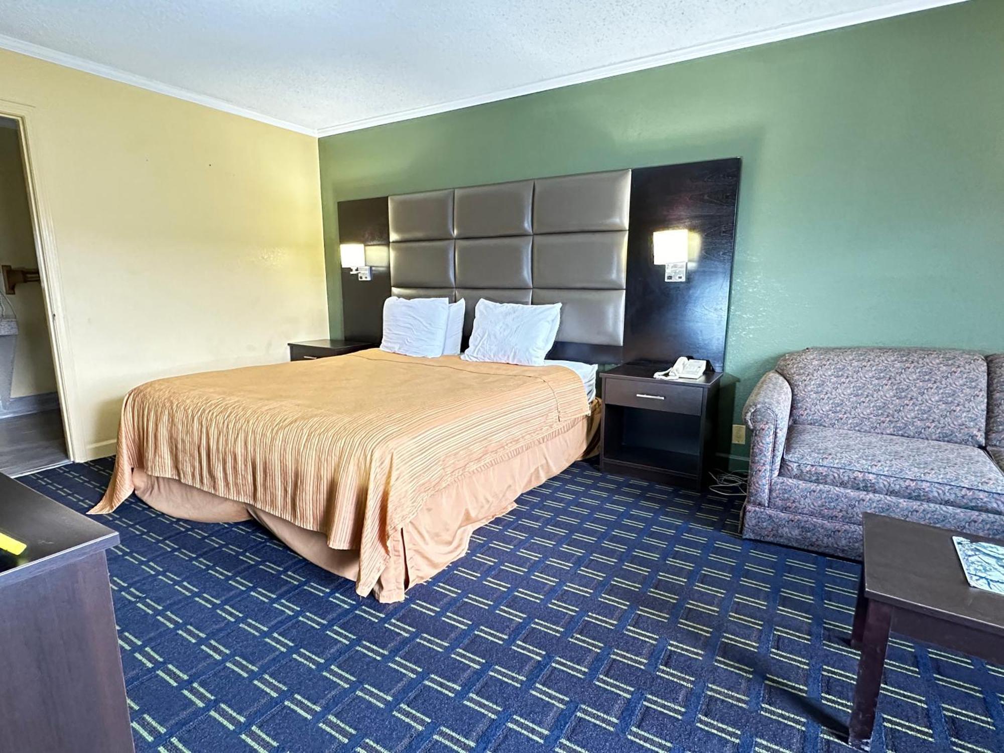 Rodeway Inn & Suites Plymouth Hwy 64 Extérieur photo