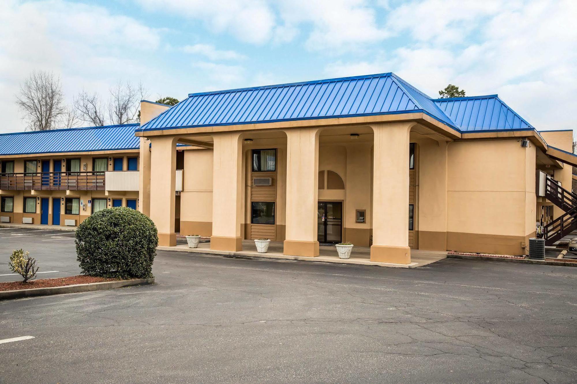 Rodeway Inn & Suites Plymouth Hwy 64 Extérieur photo